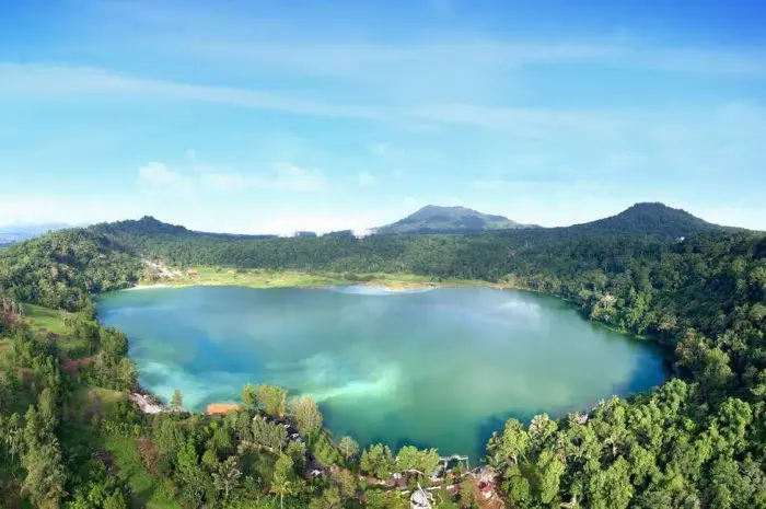 Lake Linow, a Popular Natural Tourist Attraction in Tomohon